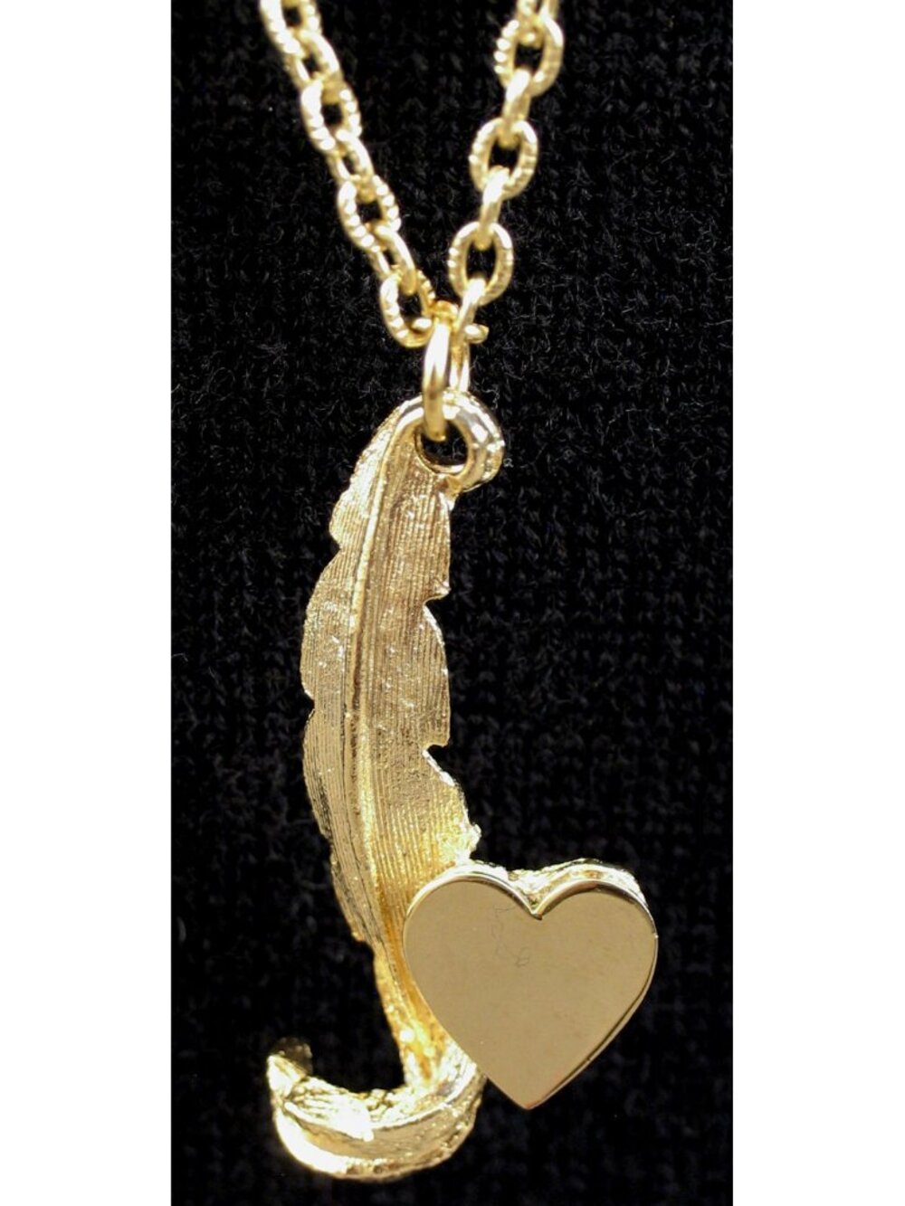 VTG 70s Gold Tone Initial I Feather Heart Necklace